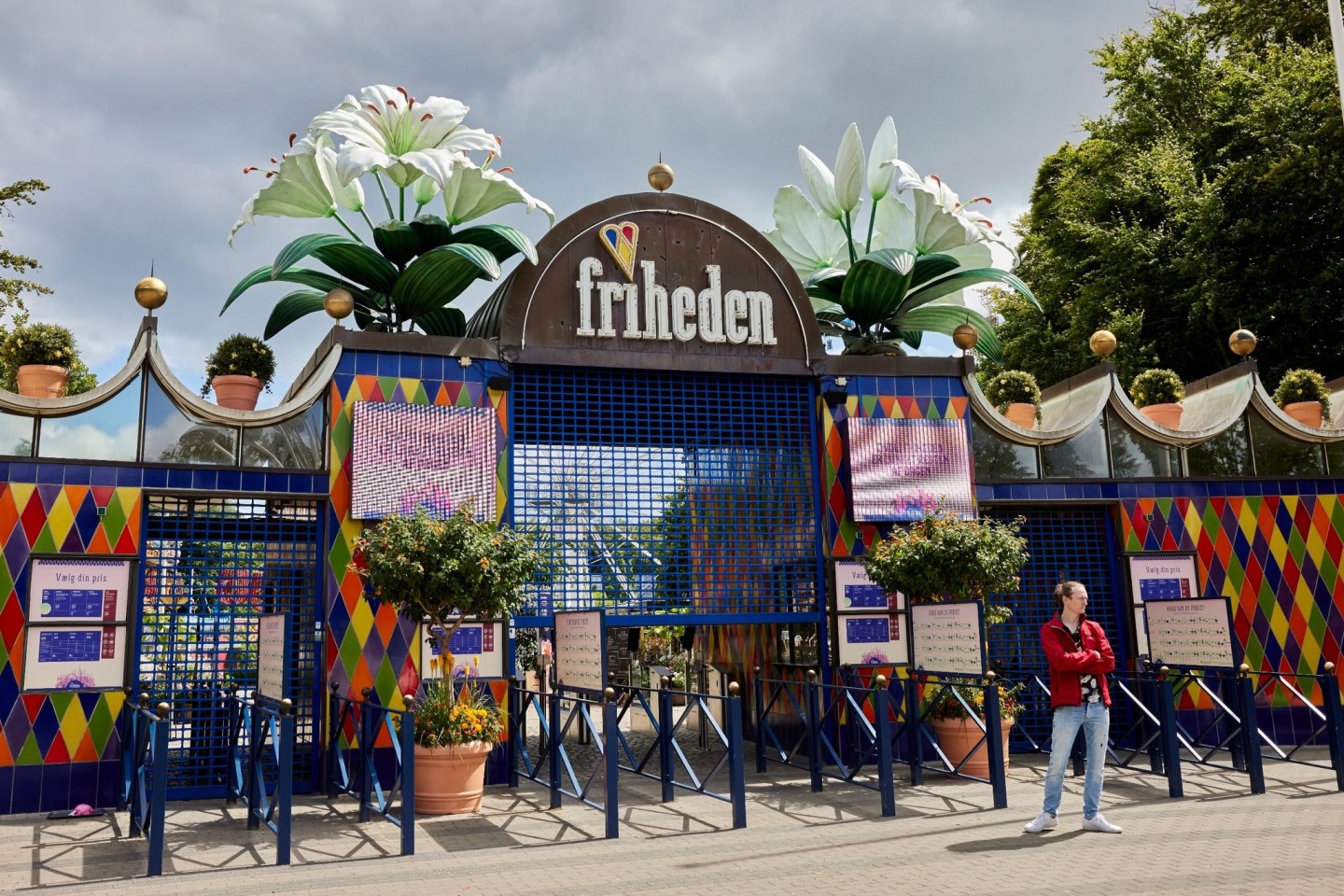 Der Vergnügungspark Tivoli Friheden in Aarhus: Bei einem schweren Unfall in einer Achterbahn ist ein Mädchen ums Leben gekommen.