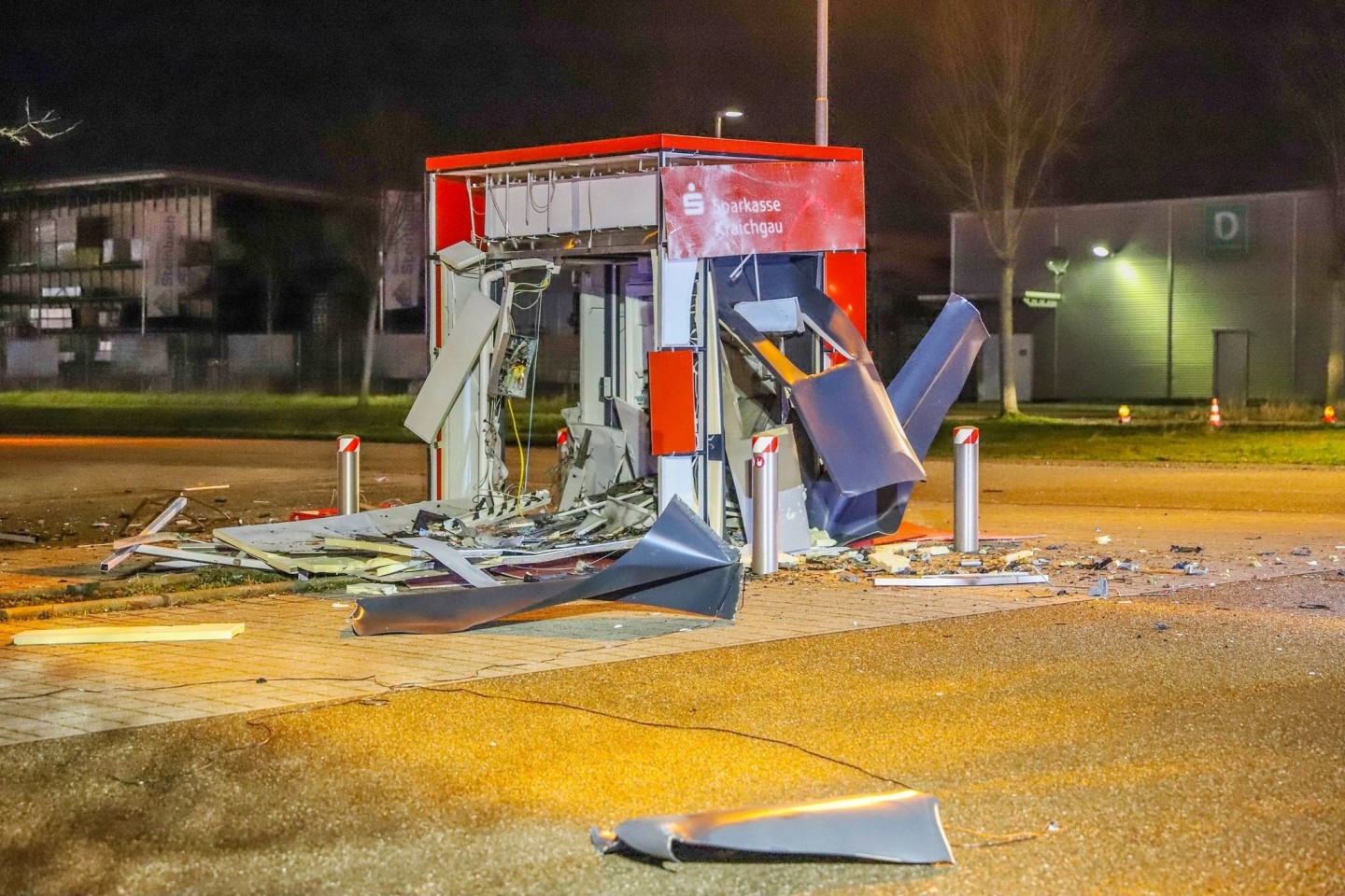 Ein gesprengter Geldautomat in Bruchsal.