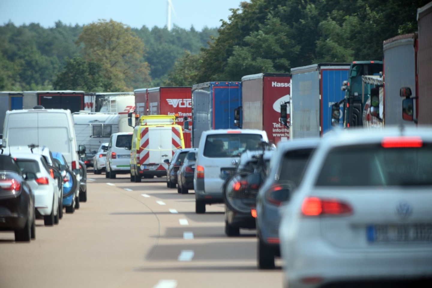 Fahrzeuge im Stau auf der A 2.