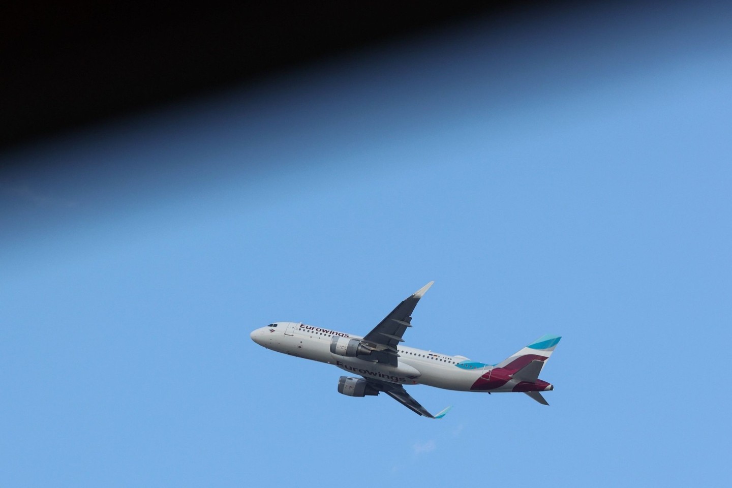 Ein Airbus von Eurowings konnte wegen eines Unwetters nicht auf Ibiza landen (Archivbild).