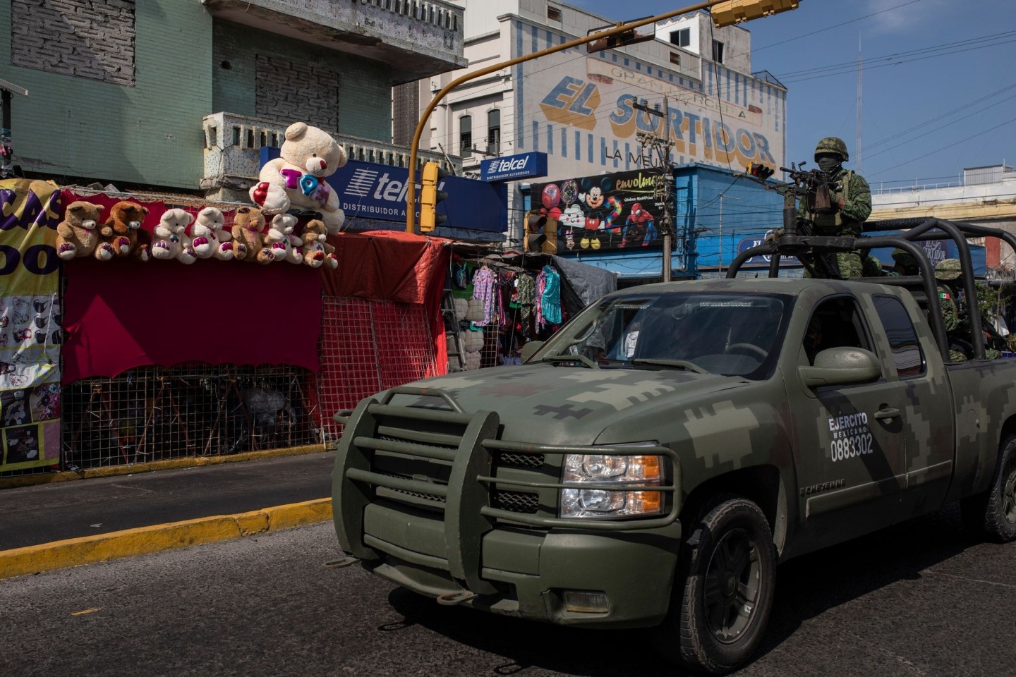 Schwer bewaffnete Soldaten patrouillieren in Veracruz - Mexiko erlebt derzeit eine Spirale der Gewalt. Im Westen des Landes starben zuletzt der Bürgermeister und 17 weitere Menschen.