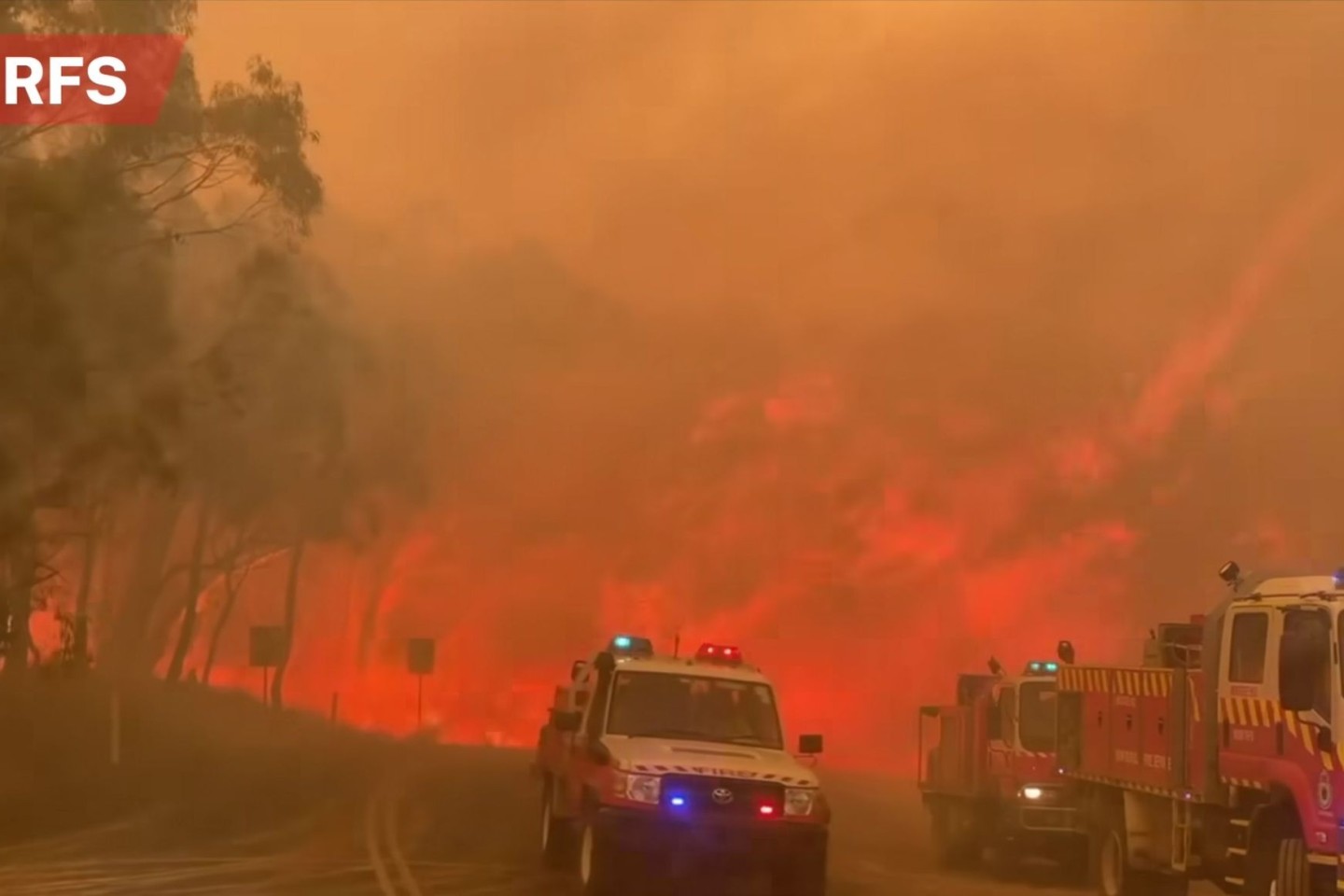 Ausgelöst wurde das Buschfeuer nordwestlich von Sydney wohl durch einen Blitzschlag.