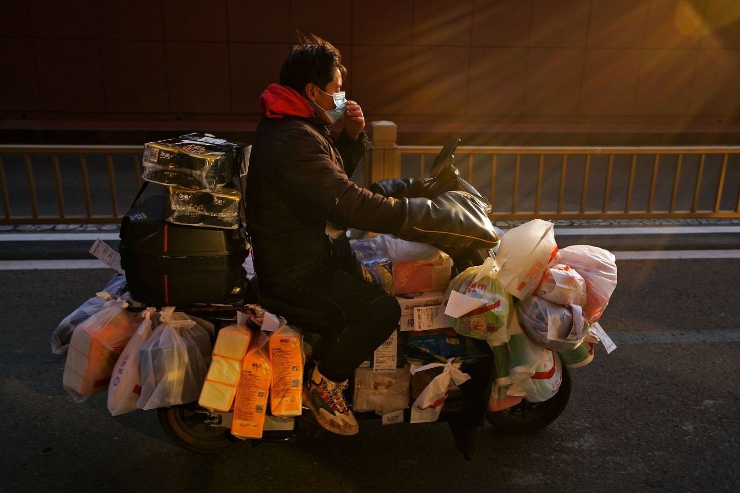 Mit der bevorstehenden Reisewelle zum chinesischen Neujahrsfest Ende Januar wird sich das Coronavirus in China voraussichtlich noch deutlich weiter ausbreiten.