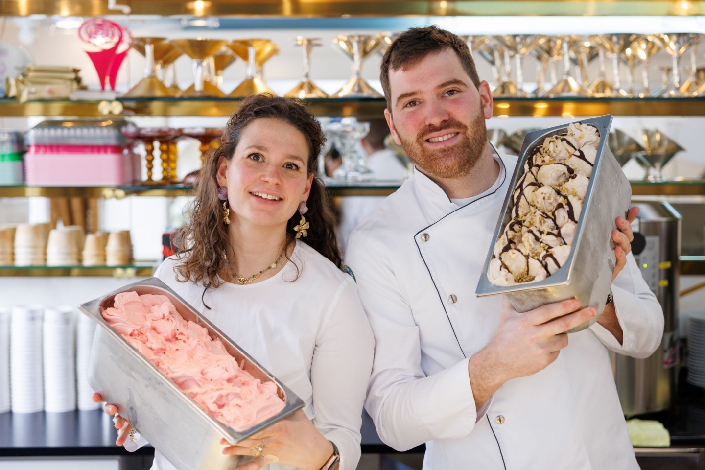 Eismacher Luca de Rocco und seine Frau Francesca setzen auch in diesem Jahr auf vegane Sorten wie Erdbeer-Sorbet und Marzipan-Eis.