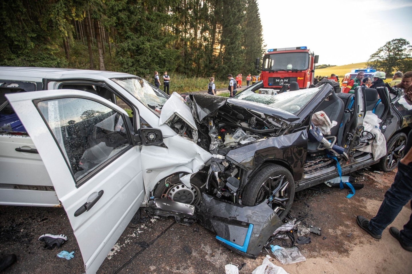 Rettungskräfte am Unfallort.