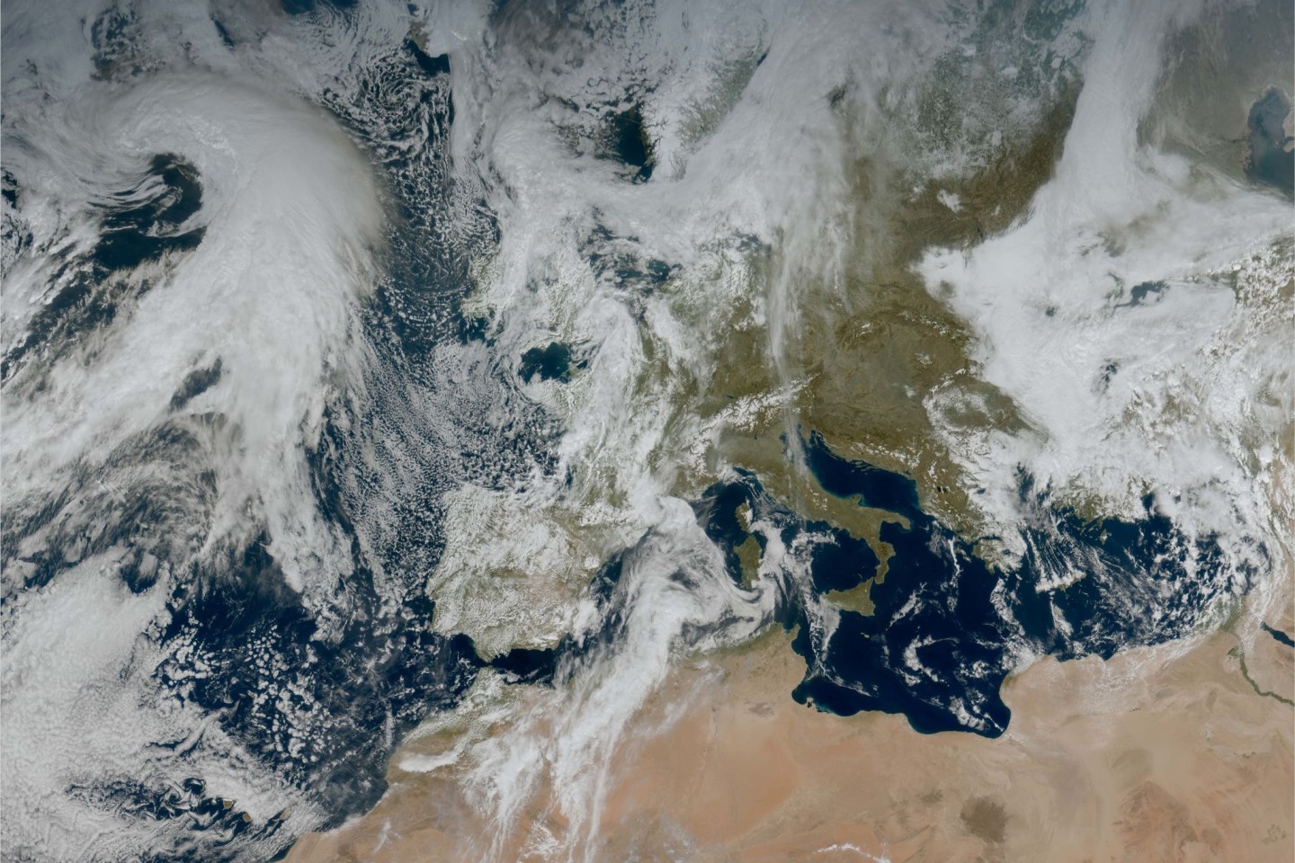 Unter anderem sollen Gewitterwolken anhand der Satelliten-Daten deutlicher erkannt werden können.