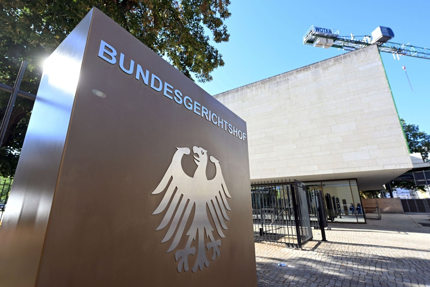 Der Bundesgerichtshof hat ein Urteil gegen zwei junge Menschen bestätigt, die ihren Freund betrunken zurückgelassen hatten. Der Freund ertrank in einem Kanal.