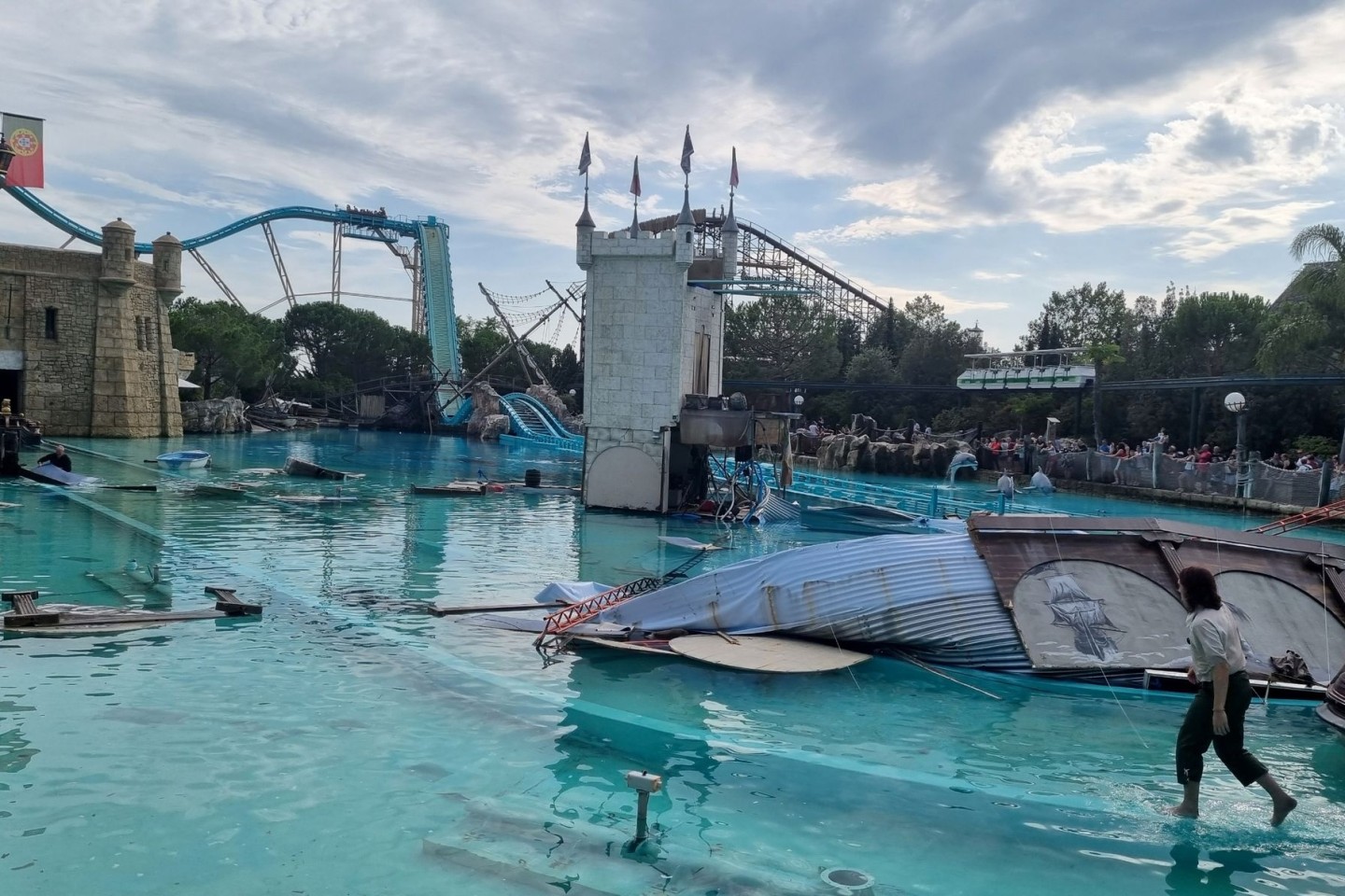 Blick auf das Areal der Show «Retorno dos Piratas»» und der Attraktion «Atlantica SuperSplash» im Europa-Park.