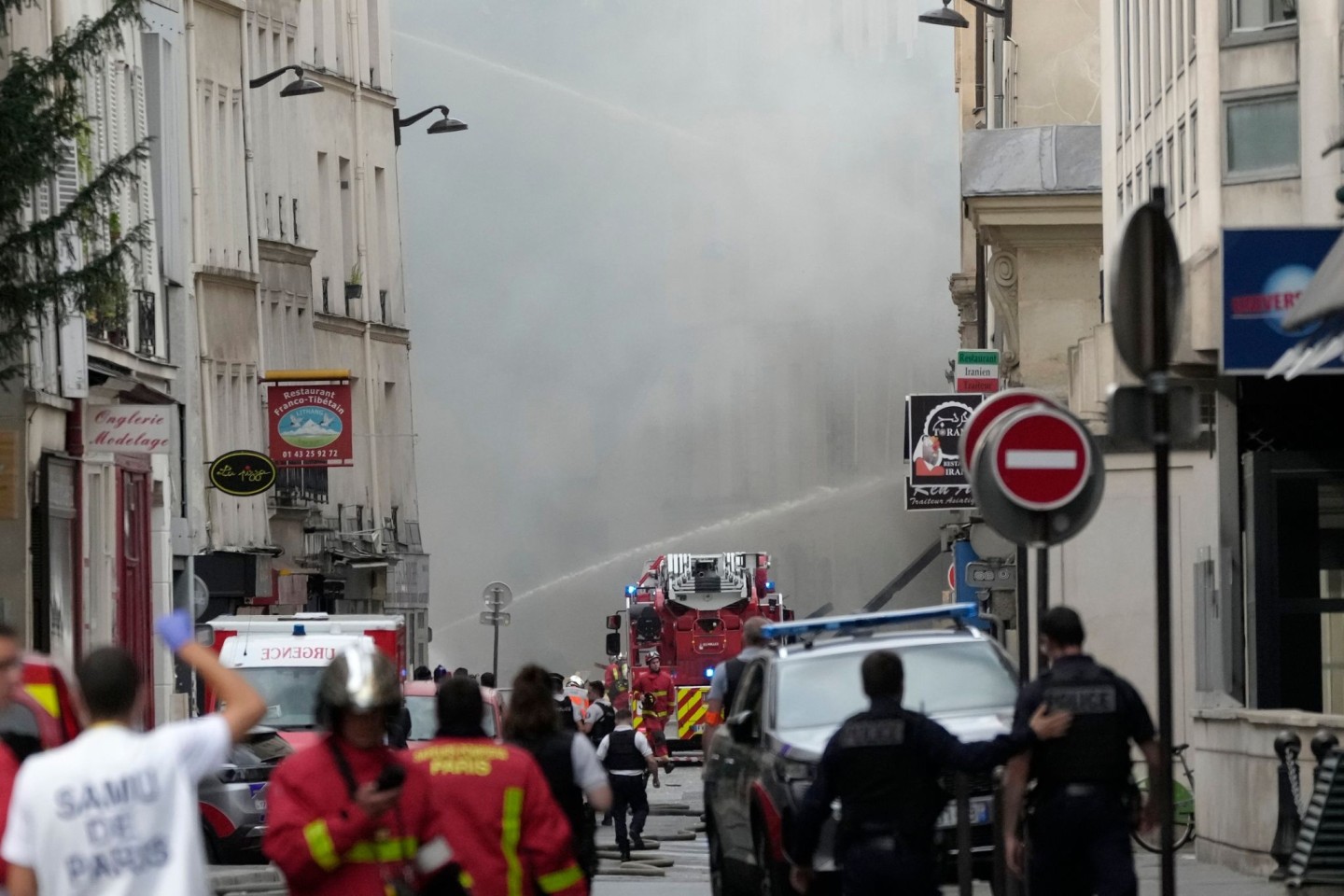 Feuerwehrleute im Einsatz.