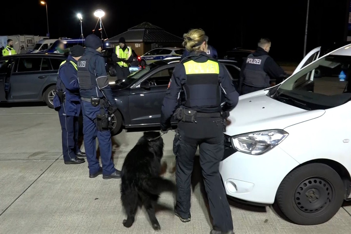 Polizeikontrolle an der A30 nahe der niederländischen Grenze.