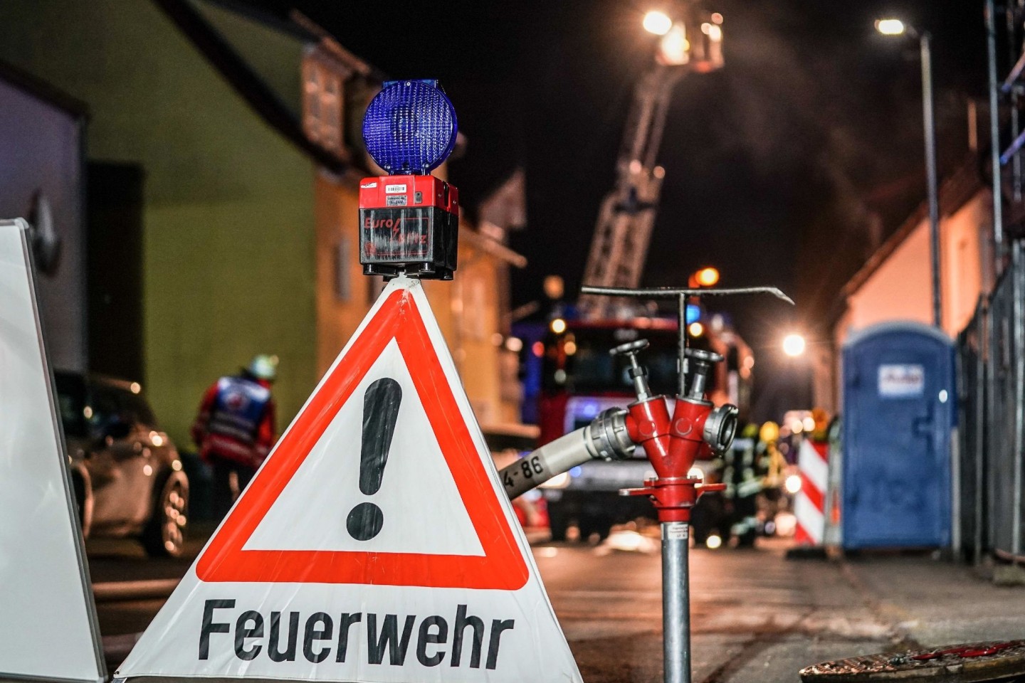 Die Feuerwehr im Einsatz im baden-württembergischen Urbach.