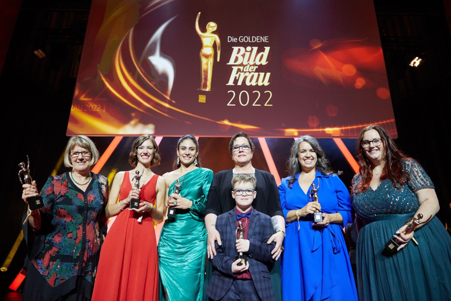 Marga Flader (l-r), Katharina Bach, Shahrzad Enderle, Kerstin Held, Günes Seyfarth und Jasmin Thamer.