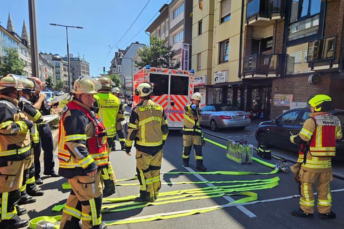 Ende Juni kostete eine Explosion in Solingen einen Mann das Leben - nun prüft die Polizei, ob Auseinandersetzungen im Drogenmilieu der Hintergrund sind.