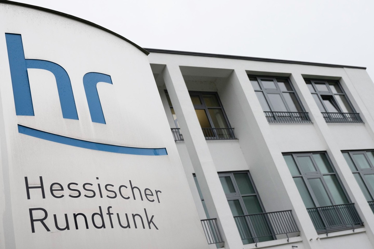 Beim Hessischen Rundfunk wird Personal abgebaut.