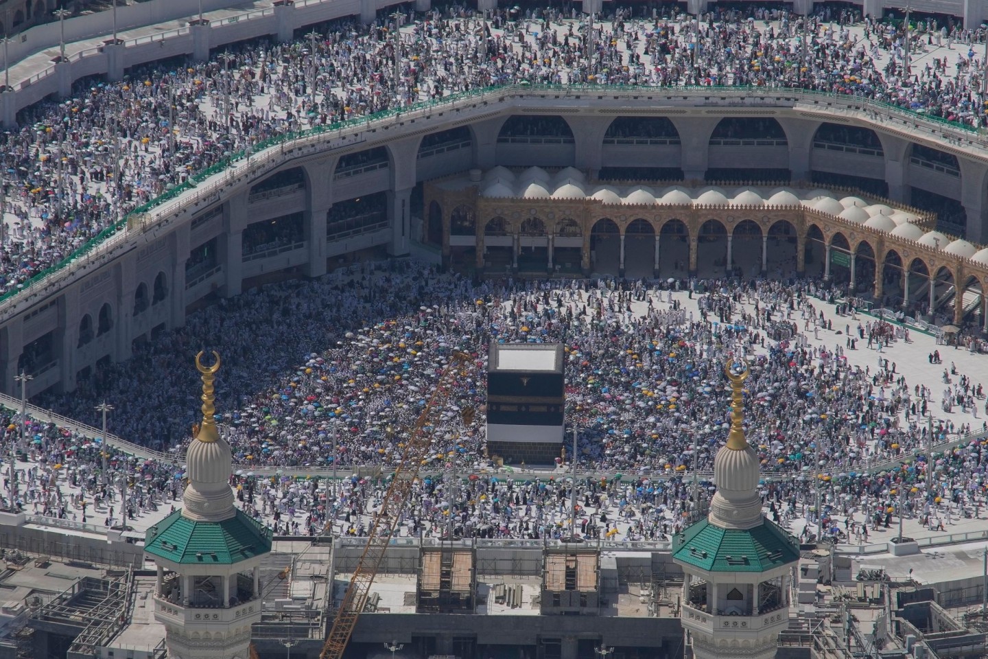 Bei der jährlichen Hadsch-Pilgerfahrt nach Mekka sind dieses Jahr aufgrund der extremen Hitze allein über 300 Ägypter ums Leben gekommen.