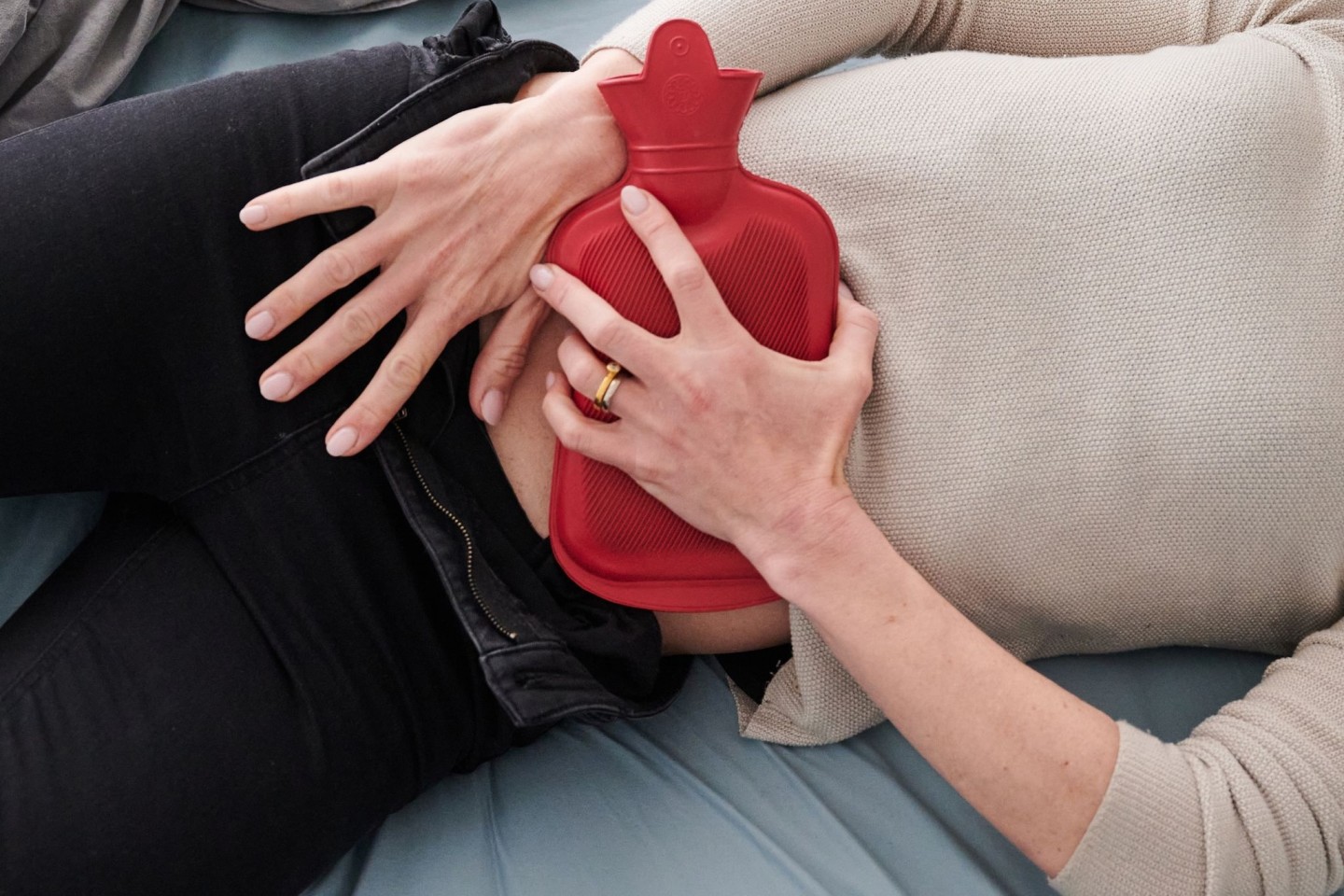 In Spanien dürfen Frauen in Zukunft zu Hause bleiben, wenn sie unter starken Menstruationsschmerzen leiden. (Symbolbild)