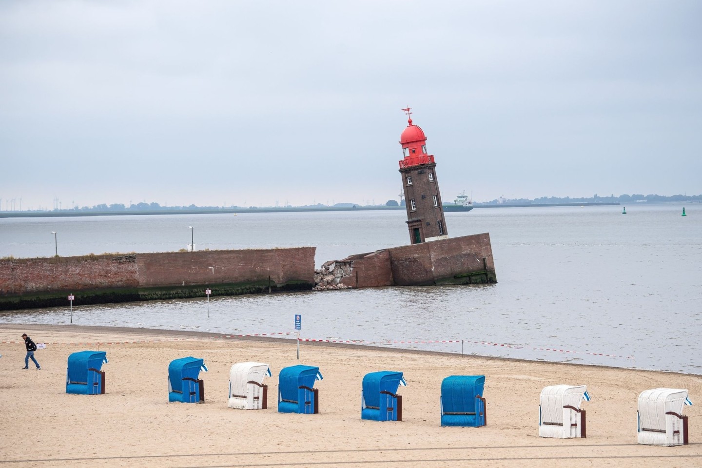 Der schiefe Moleturm von Bremerhaven.