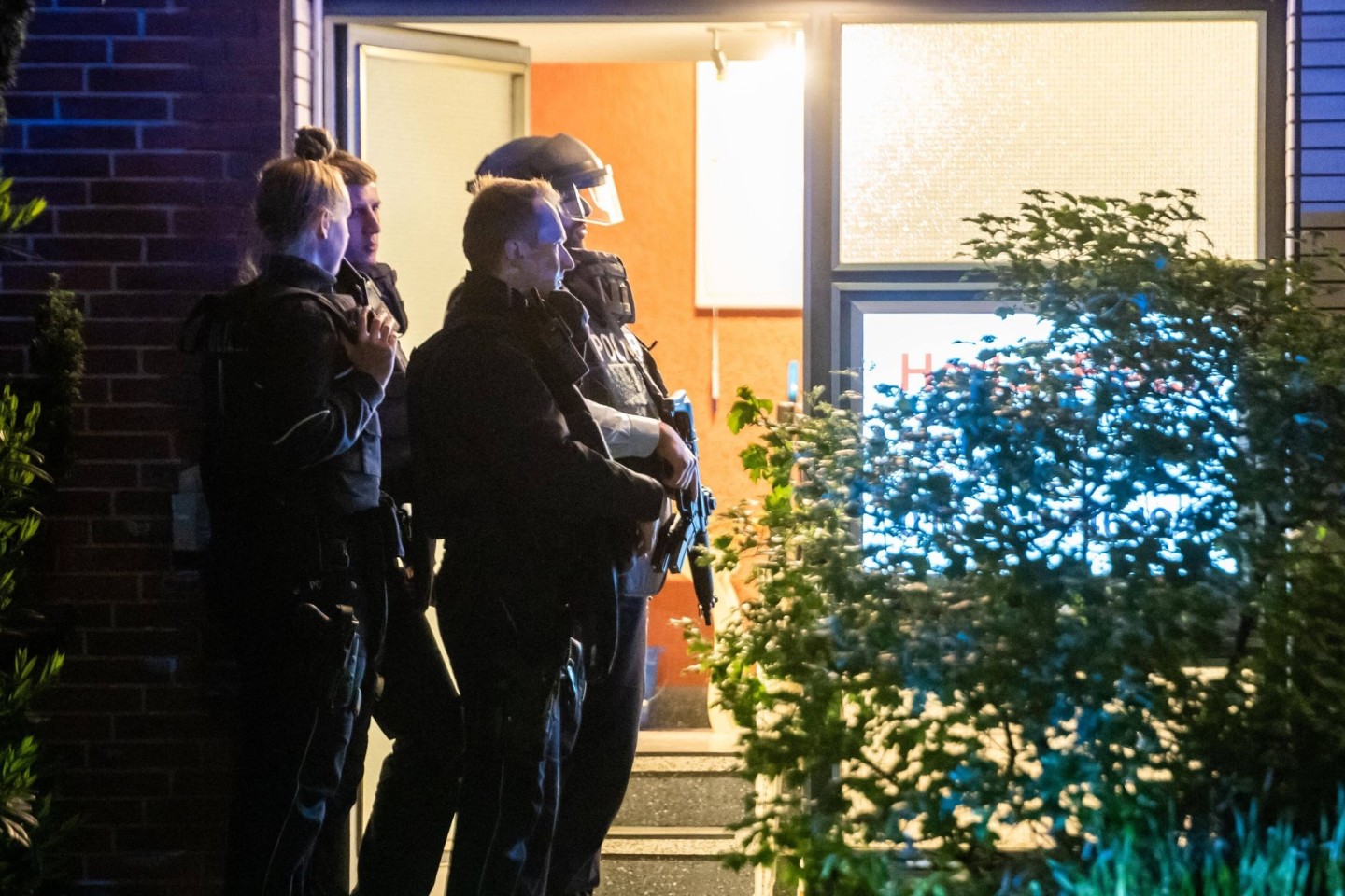 Bewaffnete Polizisten im Einsatz in Herten.