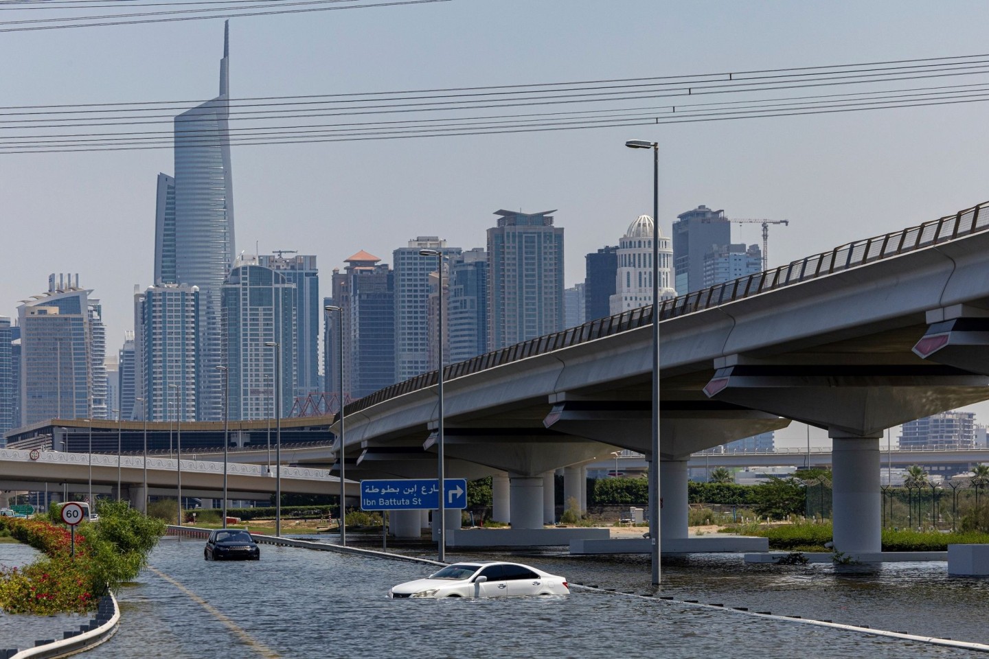 Hochwasser in Dubai. In den Vereinigten Arabischen Emiraten kam es nach schweren Regenfällen zu Überschwemmumngen.