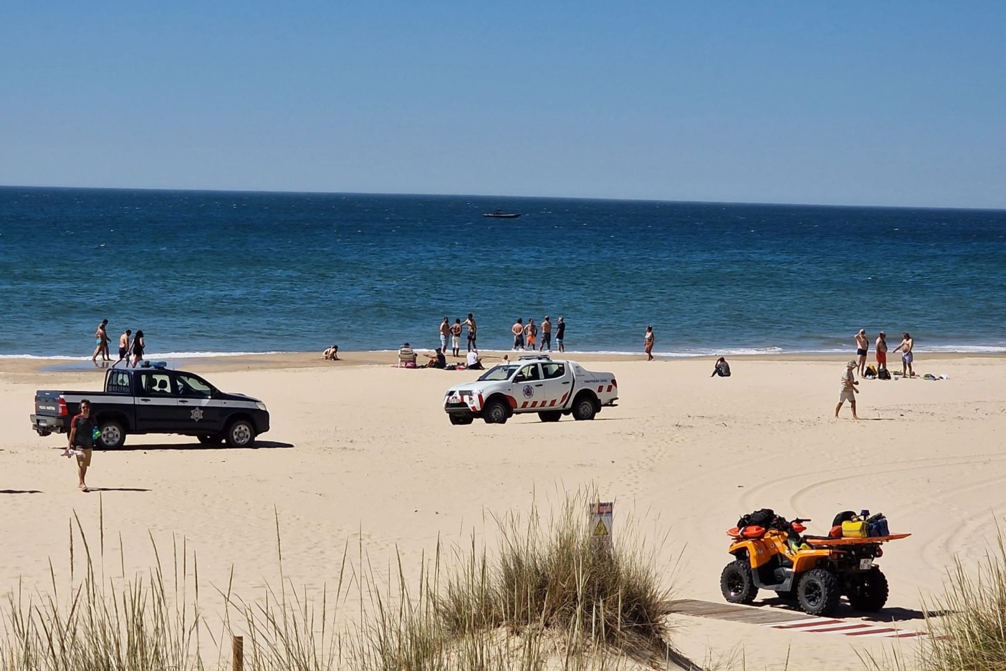 Einsatz vor der Küste der Algarve: Eine im Meer vermisste junge Frau konnte rund 20 Stunden nach ihrem Verschwinden lebend gerettet werden.