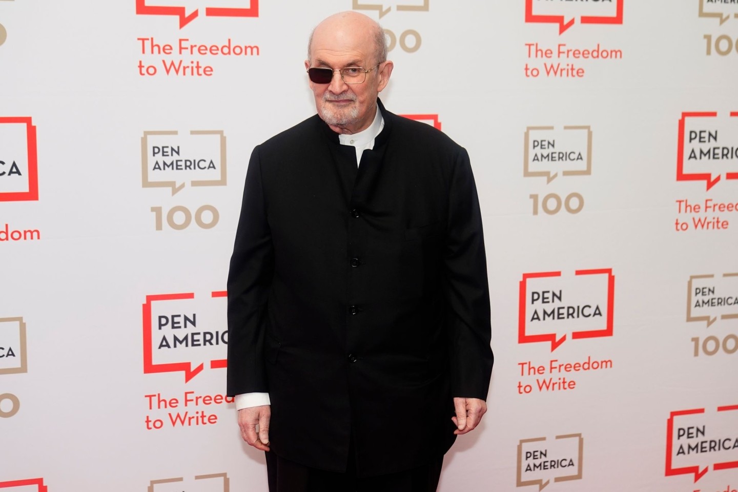 Der Schriftsteller Salman Rushdie kommt zur PEN America Literary Gala 2023 in New York.