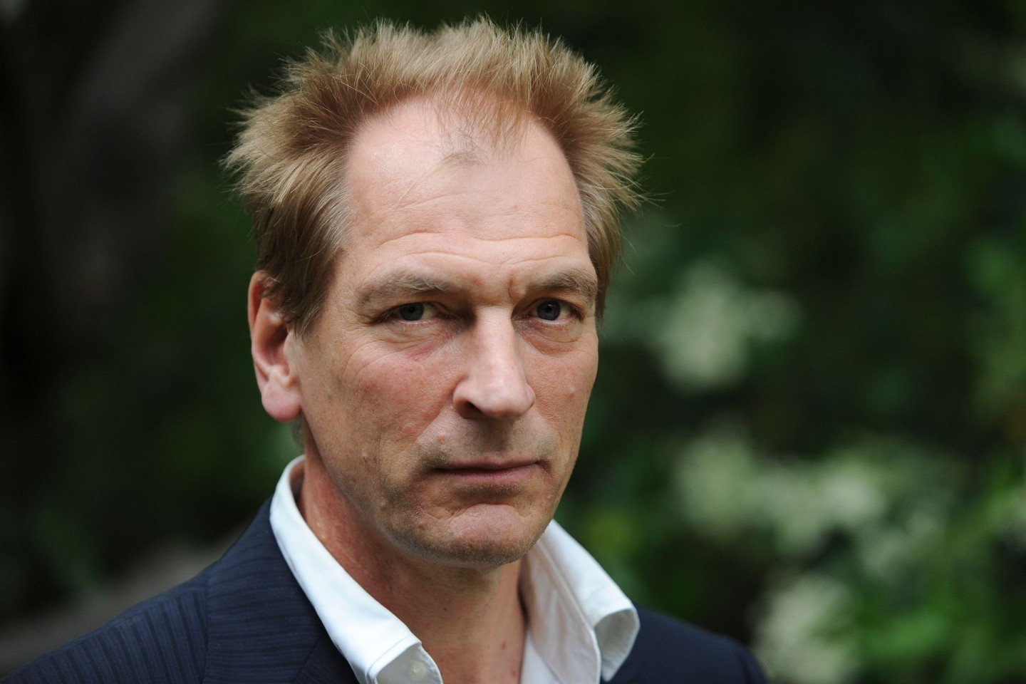 Hat in seiner jahrzehntelangen Karriere in zahlreichen Filmen und Serien mitgewirkt: Julian Sands.