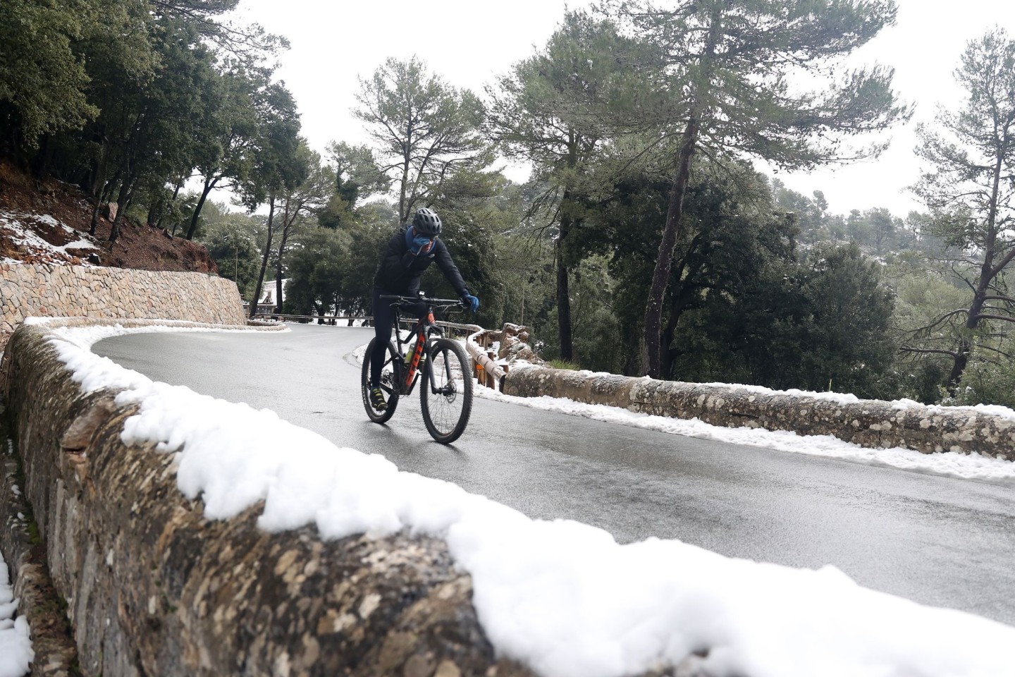 Geräumte Straßen in der Serra de Tramuntana. Einige Strecken waren wegen der Schneefälle gesperrt gewesen.