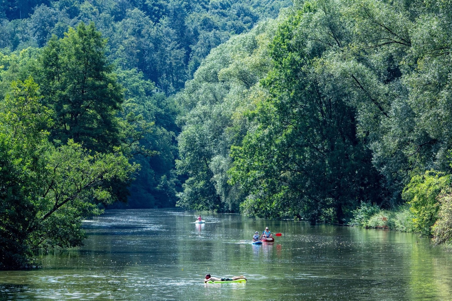 Die Altmühl im Landkreis Eichstätt ist nicht immer so idyllisch. Am Wochenende ist in dem Fluss ein Junge gestorben.