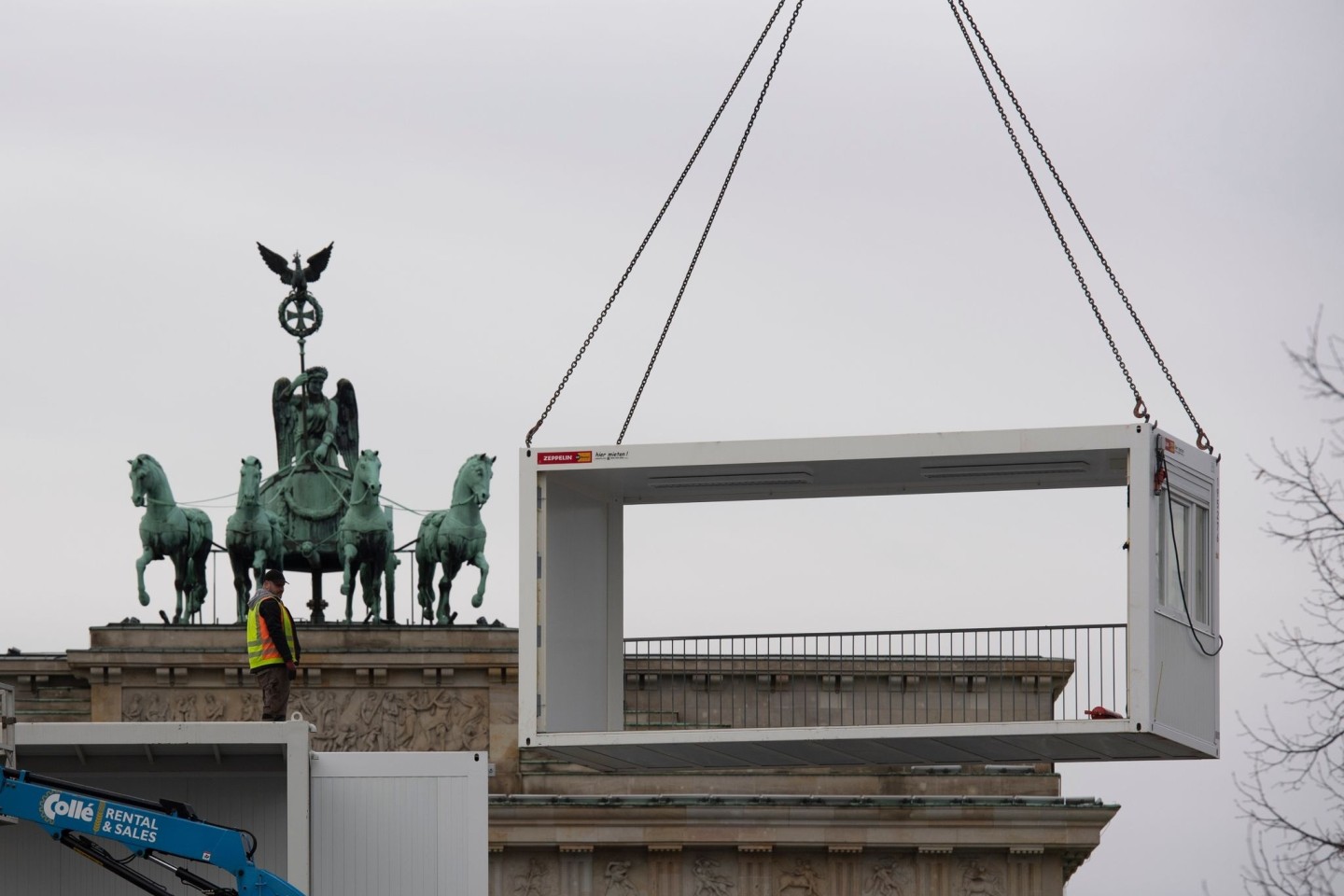 Vorbereitungen zur Silvesterparty am Brandenburger Tor.