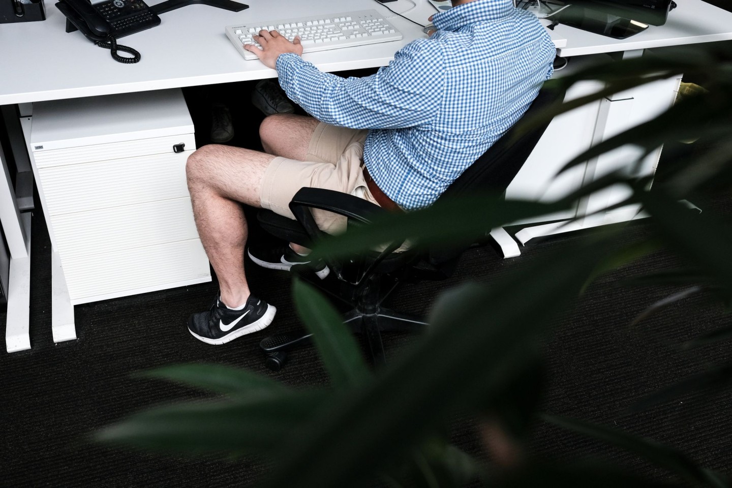 Kurze Hosen im Büro waren früher undenkbar, aber die Zeiten wandeln sich.