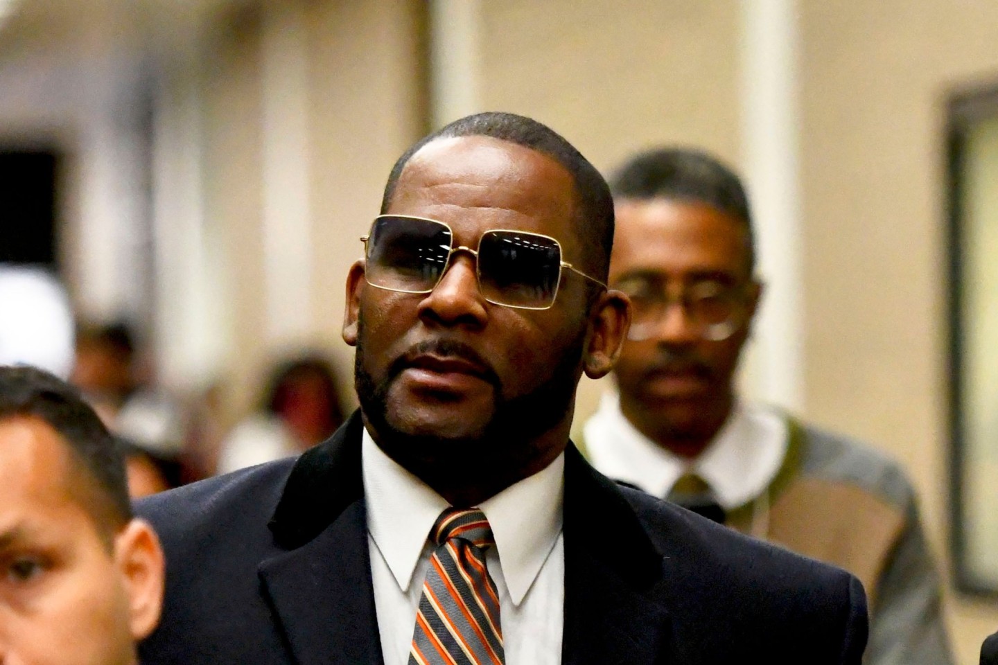 Ex-Popstar R. Kelly hat seine Rechnungen noch nicht bezahlt.