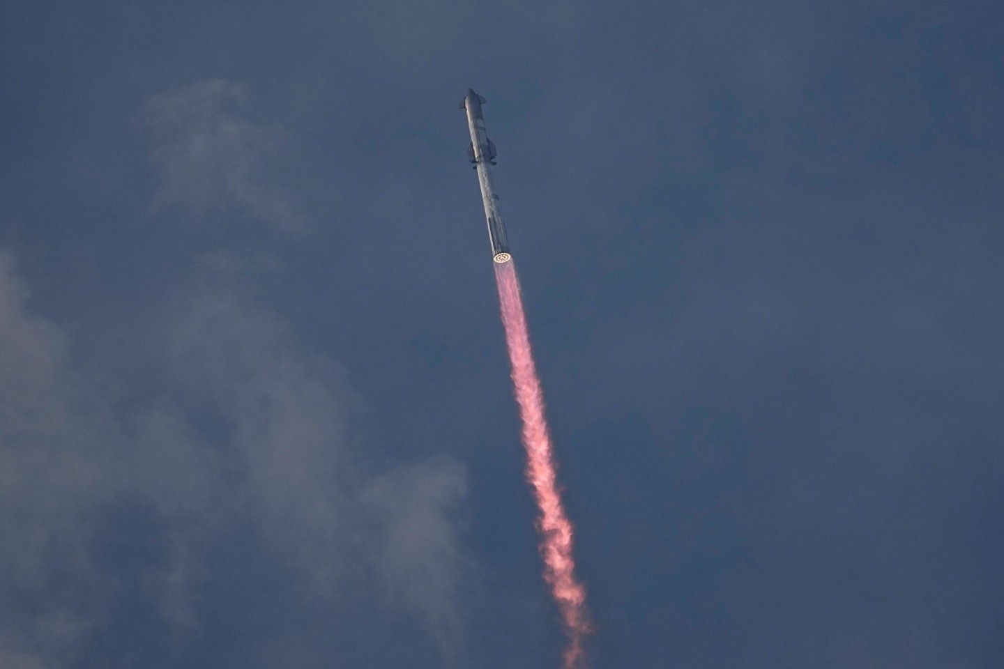 SpaceX's Mega-Rakete Starship startet zu ihrem dritten Testflug von der Starbase in Boca Chica.