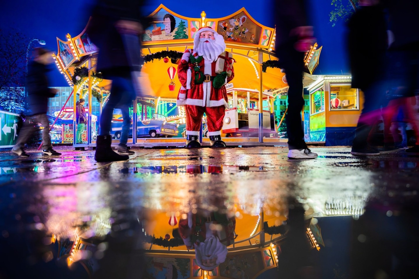 Der «Winterzauber» in Berlin-Lichtenberg ist nach Veranstalterangaben der erste Weihnachtsmarkt in Deutschland, der in diesem Jahr eröffnet wird.