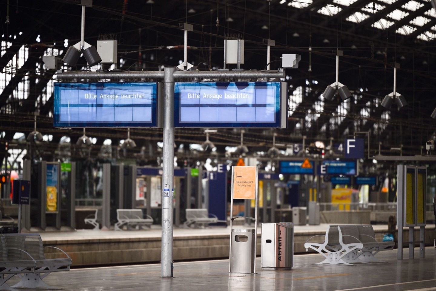 Nahezu verwaist - der Kölner Hauptbahnhof.