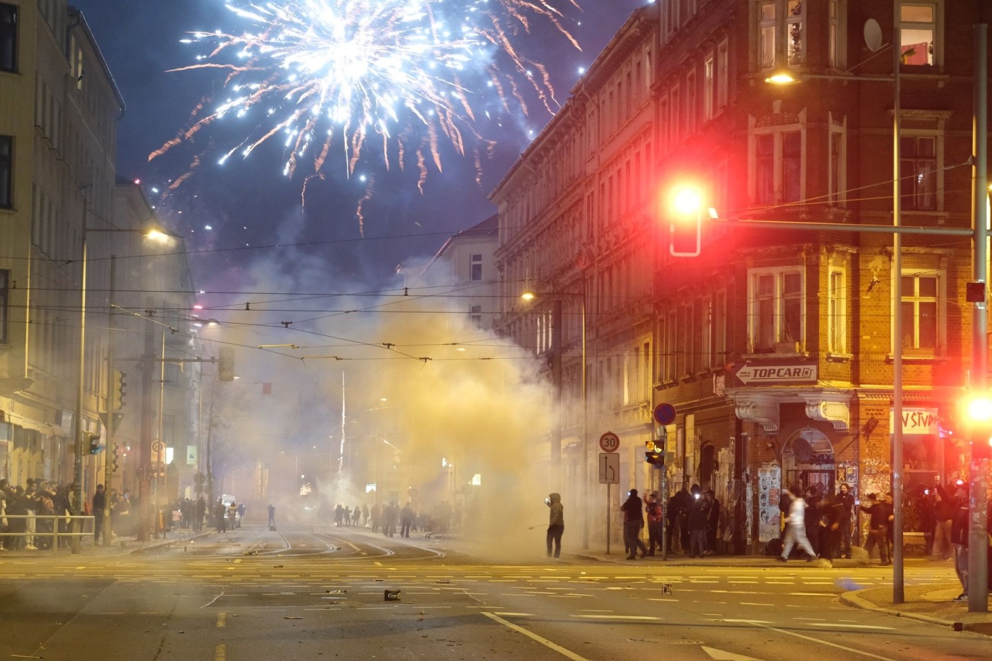 Viele Menschen sind laut einer Umfrage keine Fans vom großen Böllern und Raketenzünden an Silvester.