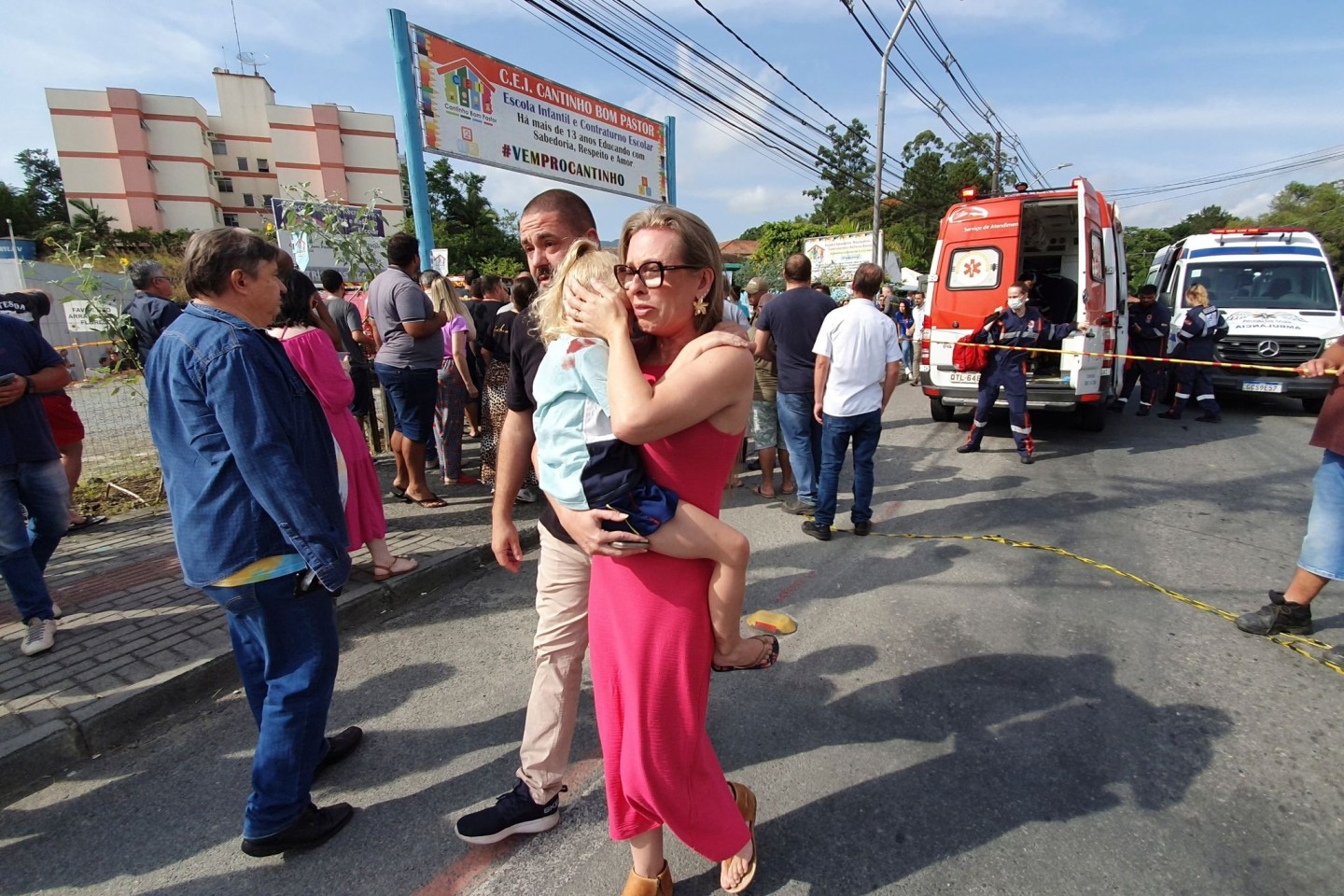 Entsetzen nach dem tödlichen Angriff auf eine Kindertagesstätte im brasilianischen Blumenau.