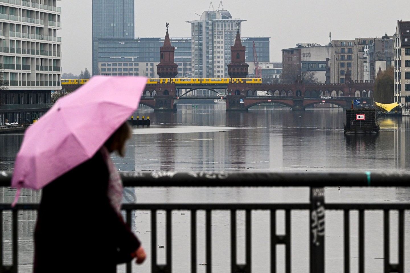 Das Wetter in Deutschland soll auch über die Feiertage regnerisch bleiben.