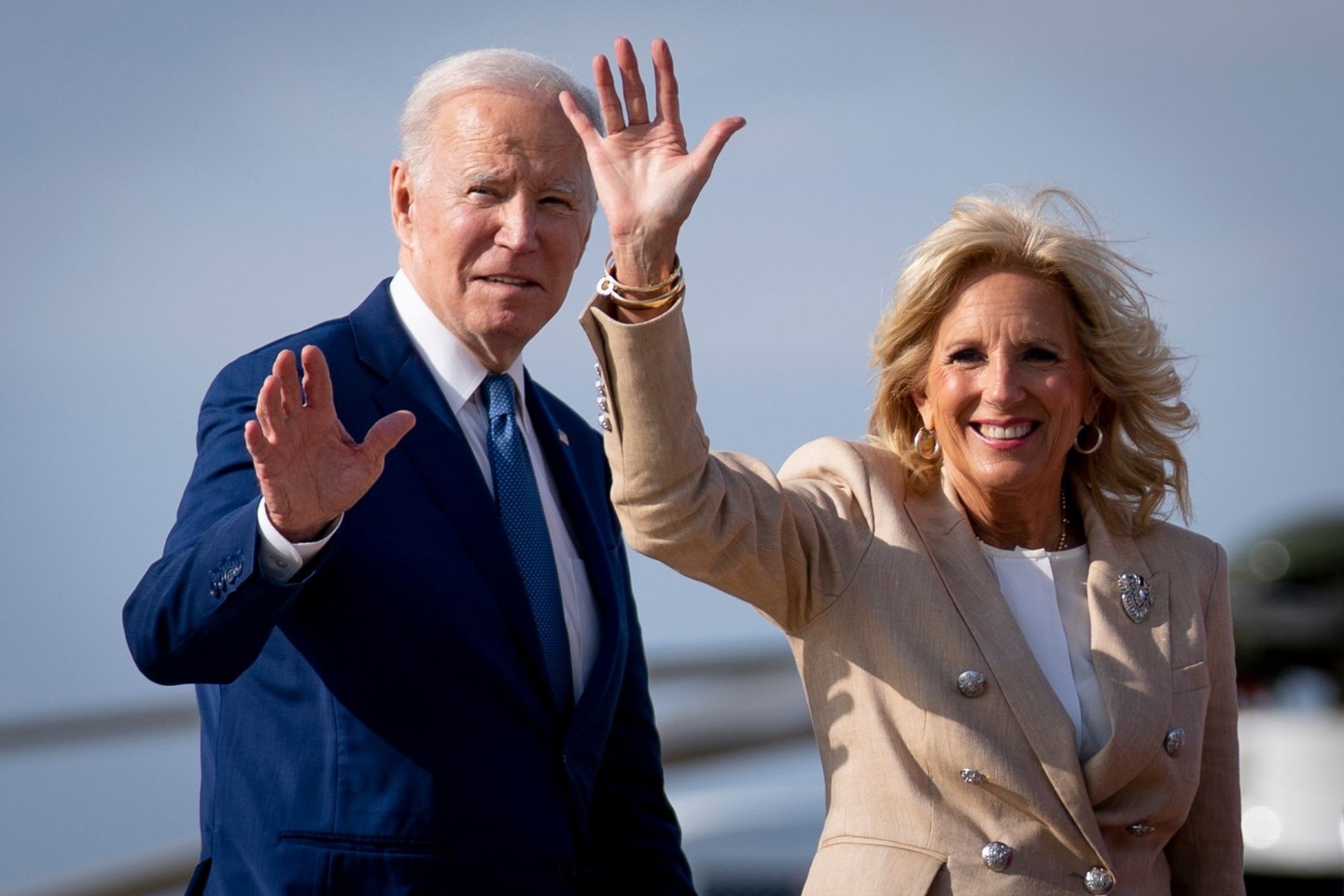 Oft sind Joe und Jill Biden gemeinsam unterwegs - im Mai steht der First Lady allerdings ein Solo-Trip nach Großbritannien bevor.