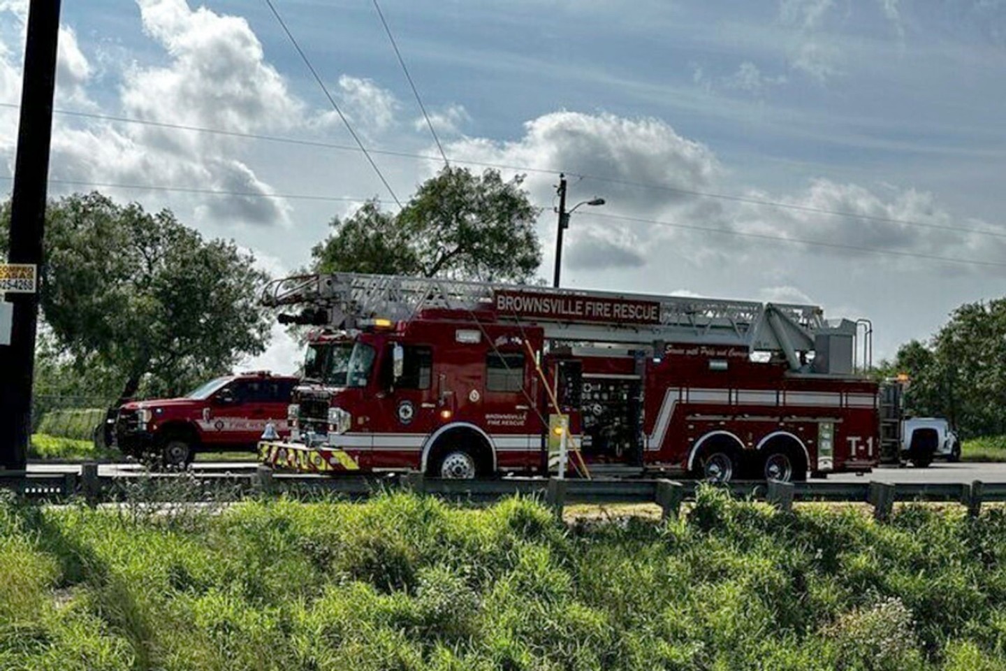 Rettungskräfte an der Unfallstelle in Brownsville.