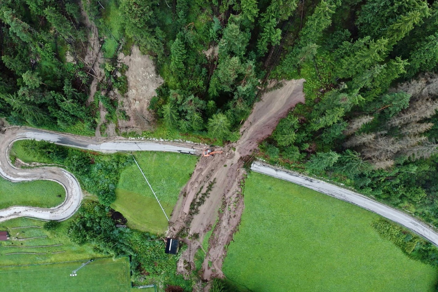 Abgang einer Mure, die über eine Straße in Sankt Martin in Thurn ging.