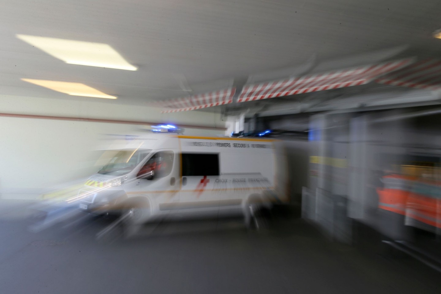 Ein 16 Monate altes Kleinkind ist in Frankreich in einem Auto auf einem Firmenparkplatz gestorben. (Symbolbild)