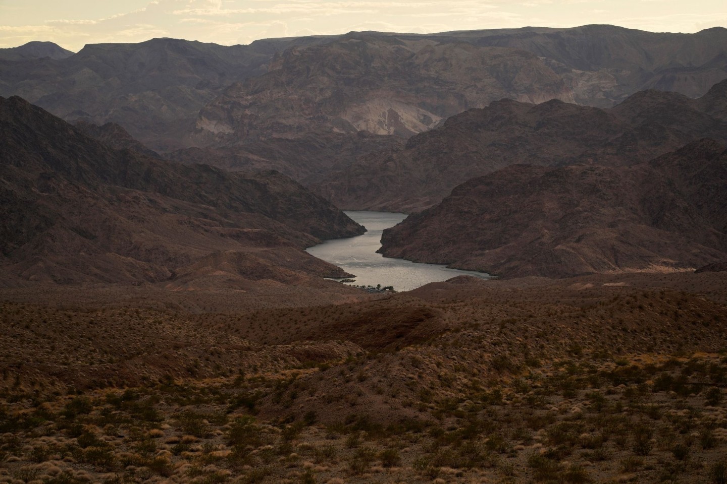 Wasser fließt den Colorado River flussabwärts vom Hoover-Damm im Nordwesten Arizonas in der Nähe der Lake Mead National Recreation Area.