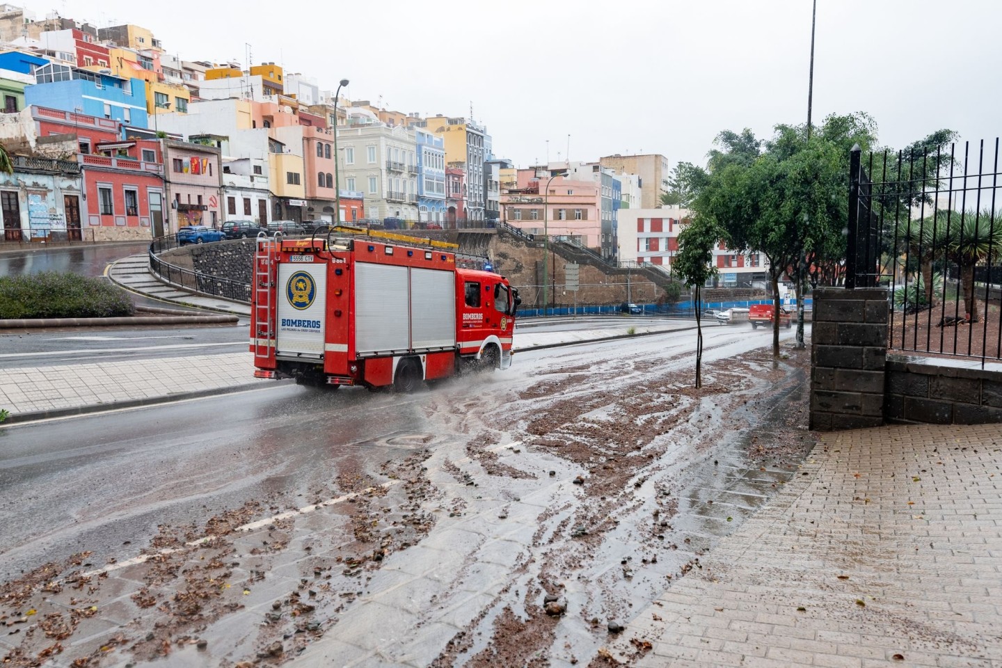 Auf La Palma und den größeren Inseln Gran Canaria und Teneriffa kam es vereinzelt zu Stromausfällen.