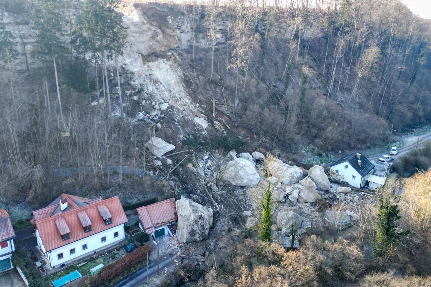 Blick auf die Unglücksstelle nach dem Felssturz.