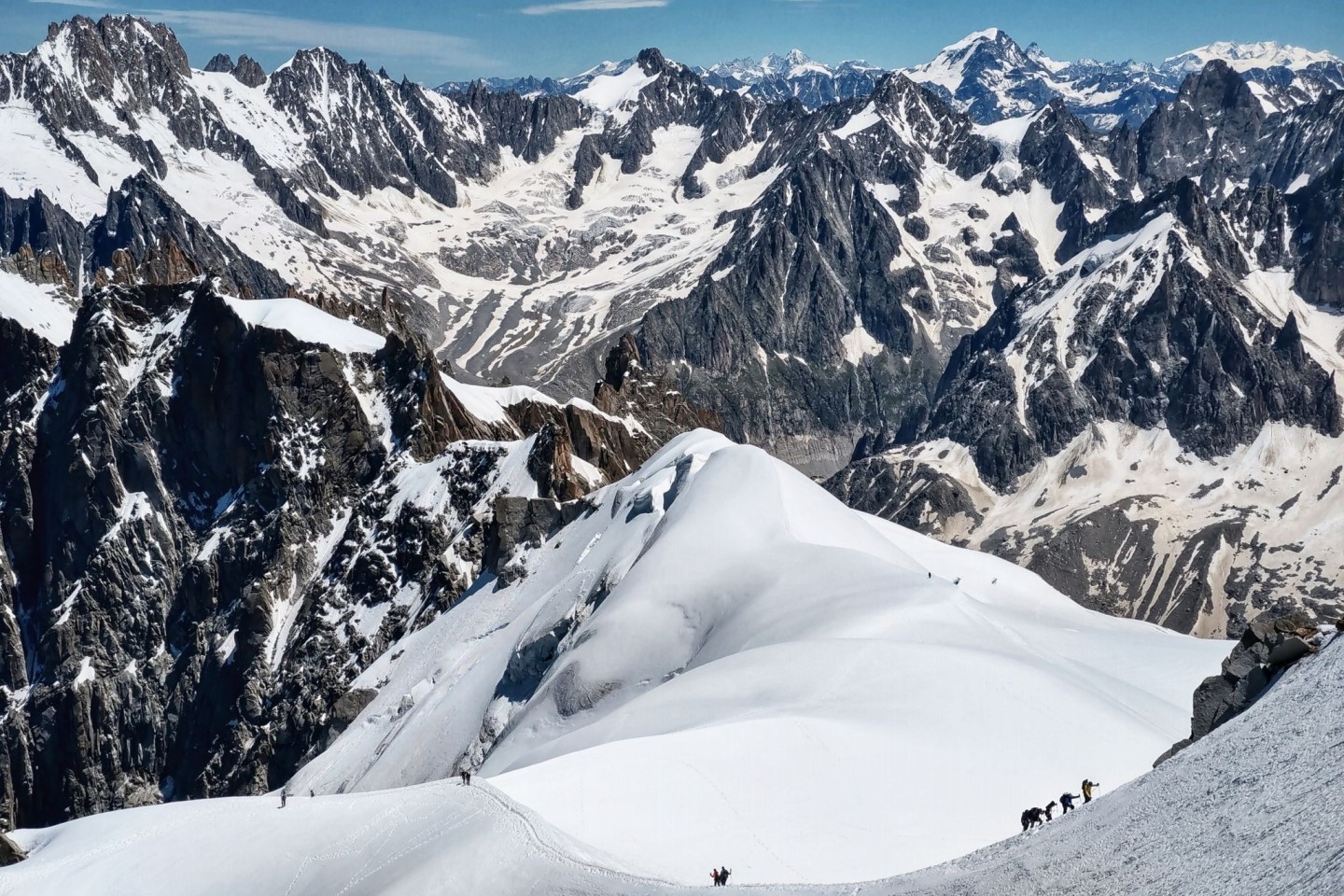 Kletterer auf dem Weg zum Montblanc an der französisch-italienischen Grenze. (Archivbild)