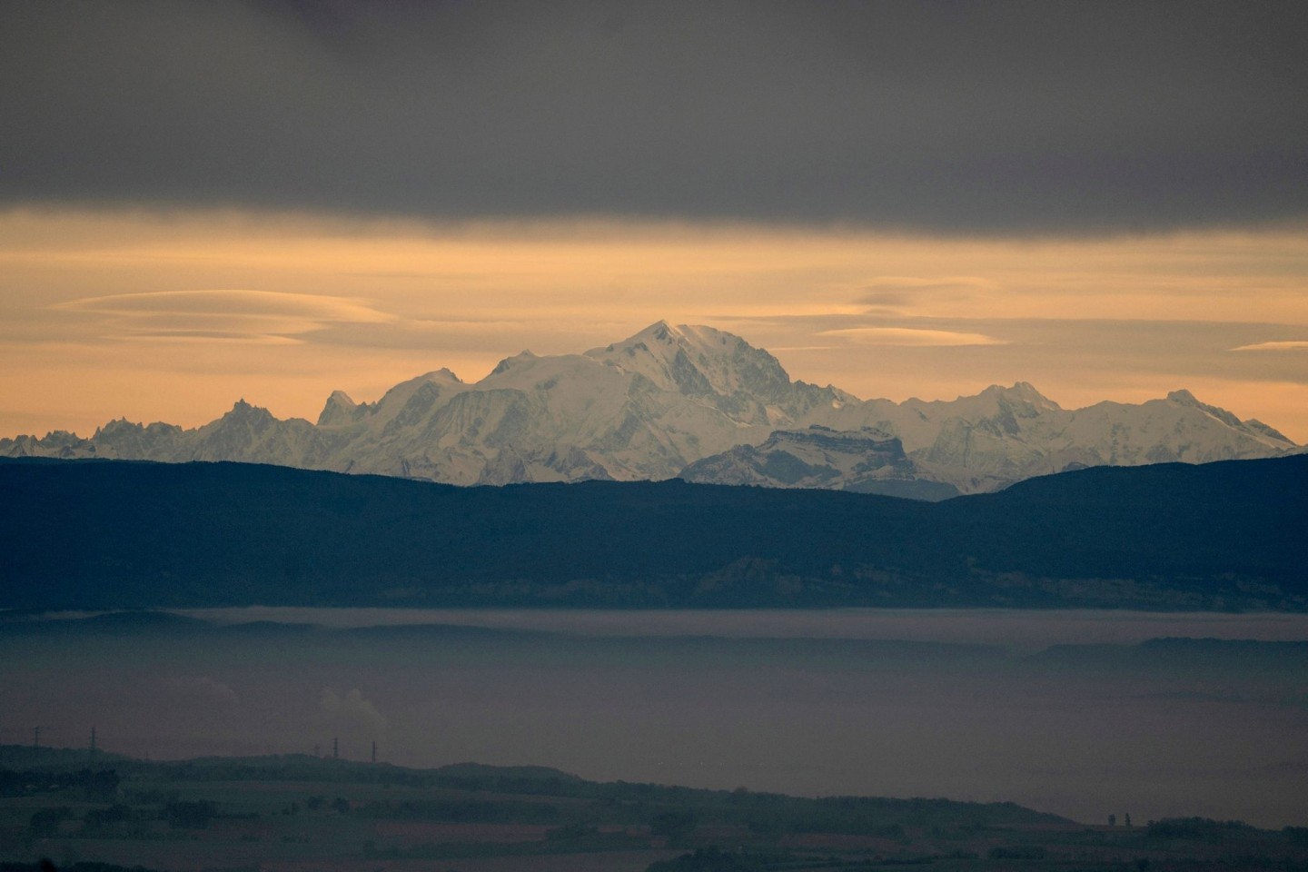 Erst kürzlich ging am Montblanc eine Lawine ab und verschüttete möglicherweise mehrere Skifahrer. Nun starben zwei Deutsche durch herabfallendes Gletschereis.