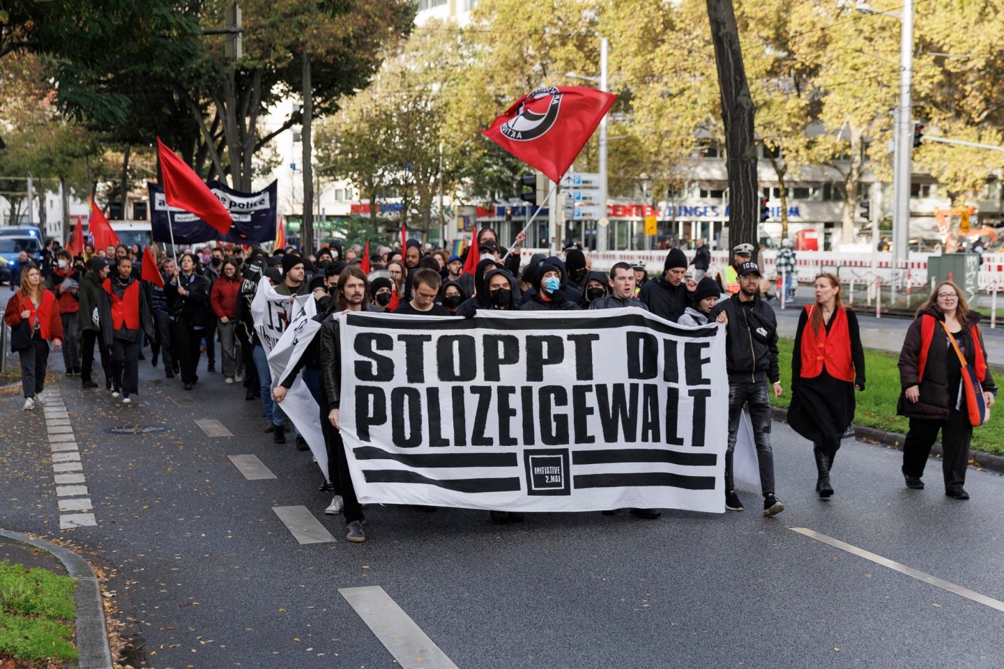 Gedenkzug durch die Mannheimer Innenstadt für den Mann, der im Mai nach einem Polizeieinsatz gestorben ist.